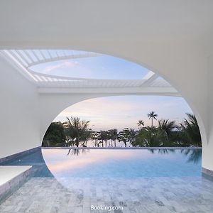 Oceanfront One-bedroom Pool Suite